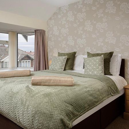 Arnside - Spacious 10-Bedroom Seaside Cottage Blackpool Buitenkant foto