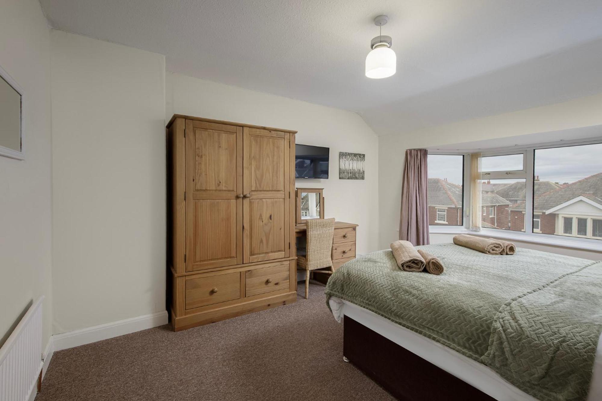Arnside - Spacious 10-Bedroom Seaside Cottage Blackpool Buitenkant foto