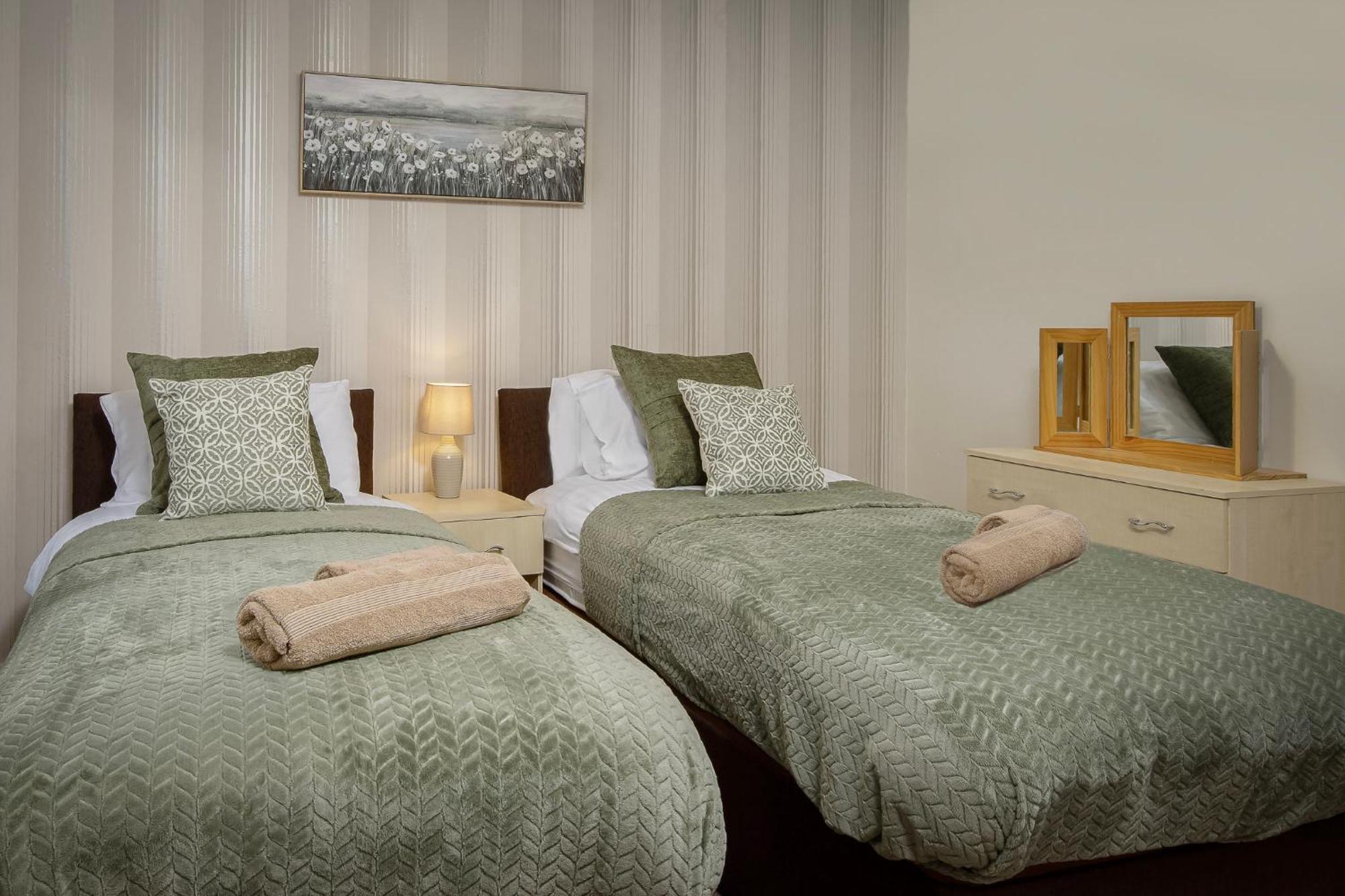 Arnside - Spacious 10-Bedroom Seaside Cottage Blackpool Buitenkant foto