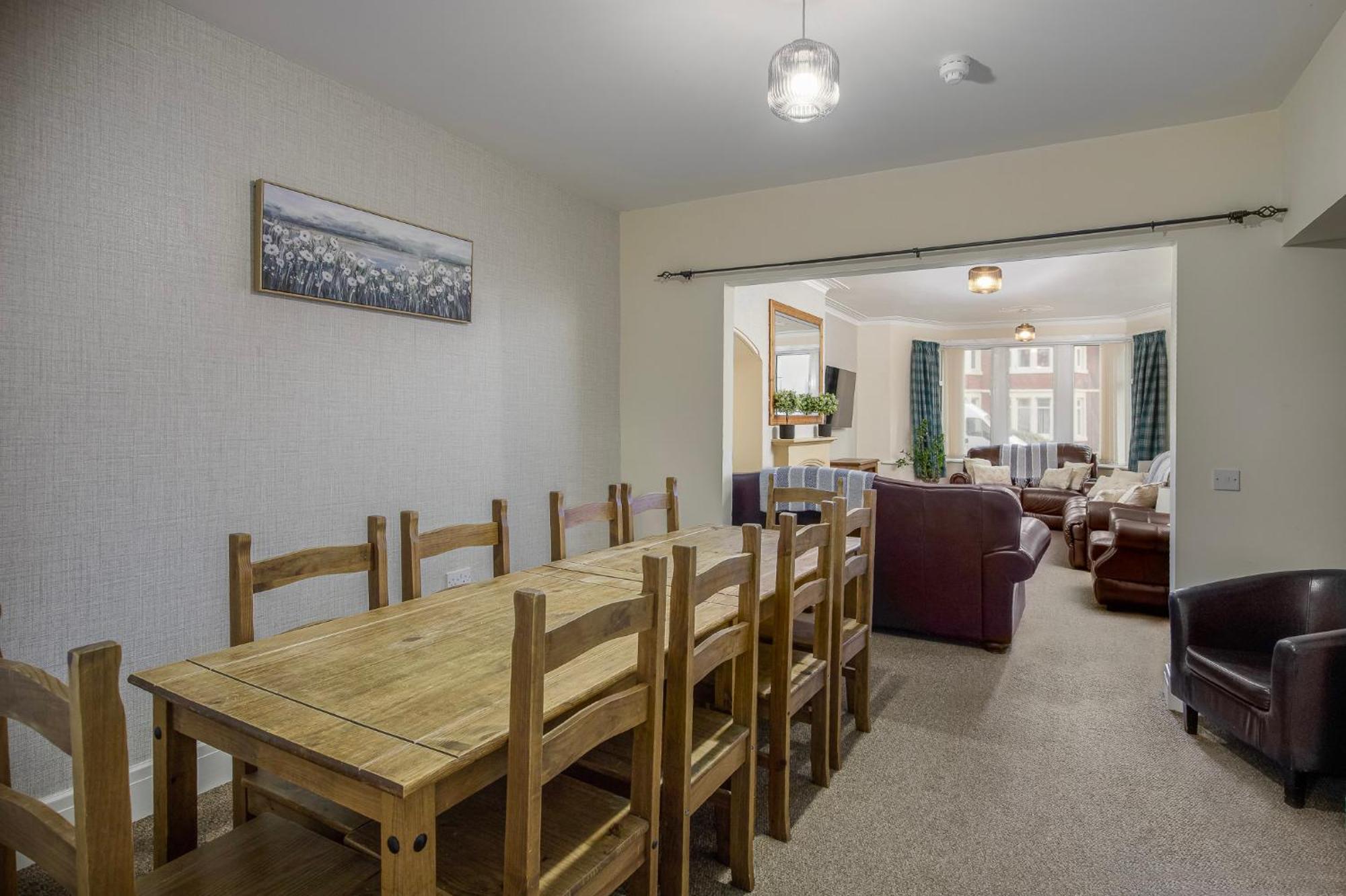 Arnside - Spacious 10-Bedroom Seaside Cottage Blackpool Buitenkant foto