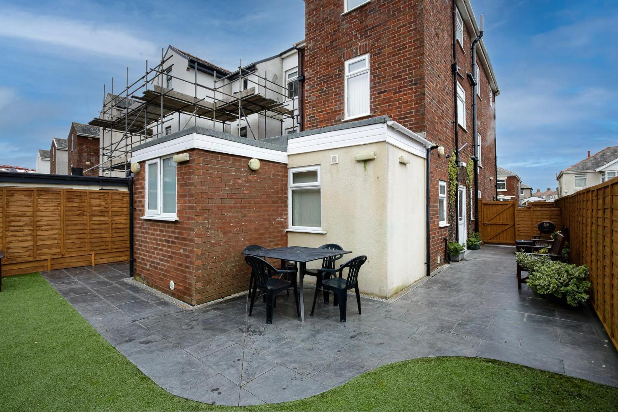 Arnside - Spacious 10-Bedroom Seaside Cottage Blackpool Buitenkant foto