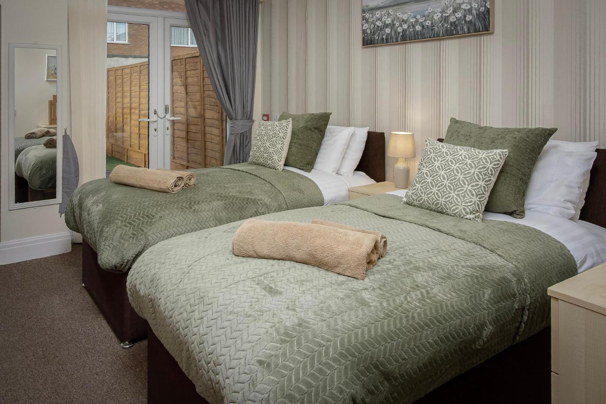 Arnside - Spacious 10-Bedroom Seaside Cottage Blackpool Buitenkant foto