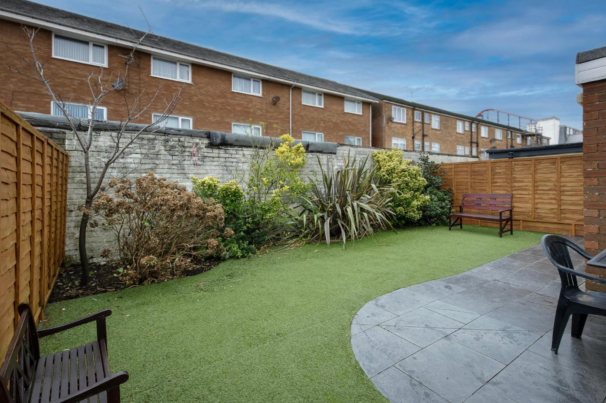 Arnside - Spacious 10-Bedroom Seaside Cottage Blackpool Buitenkant foto