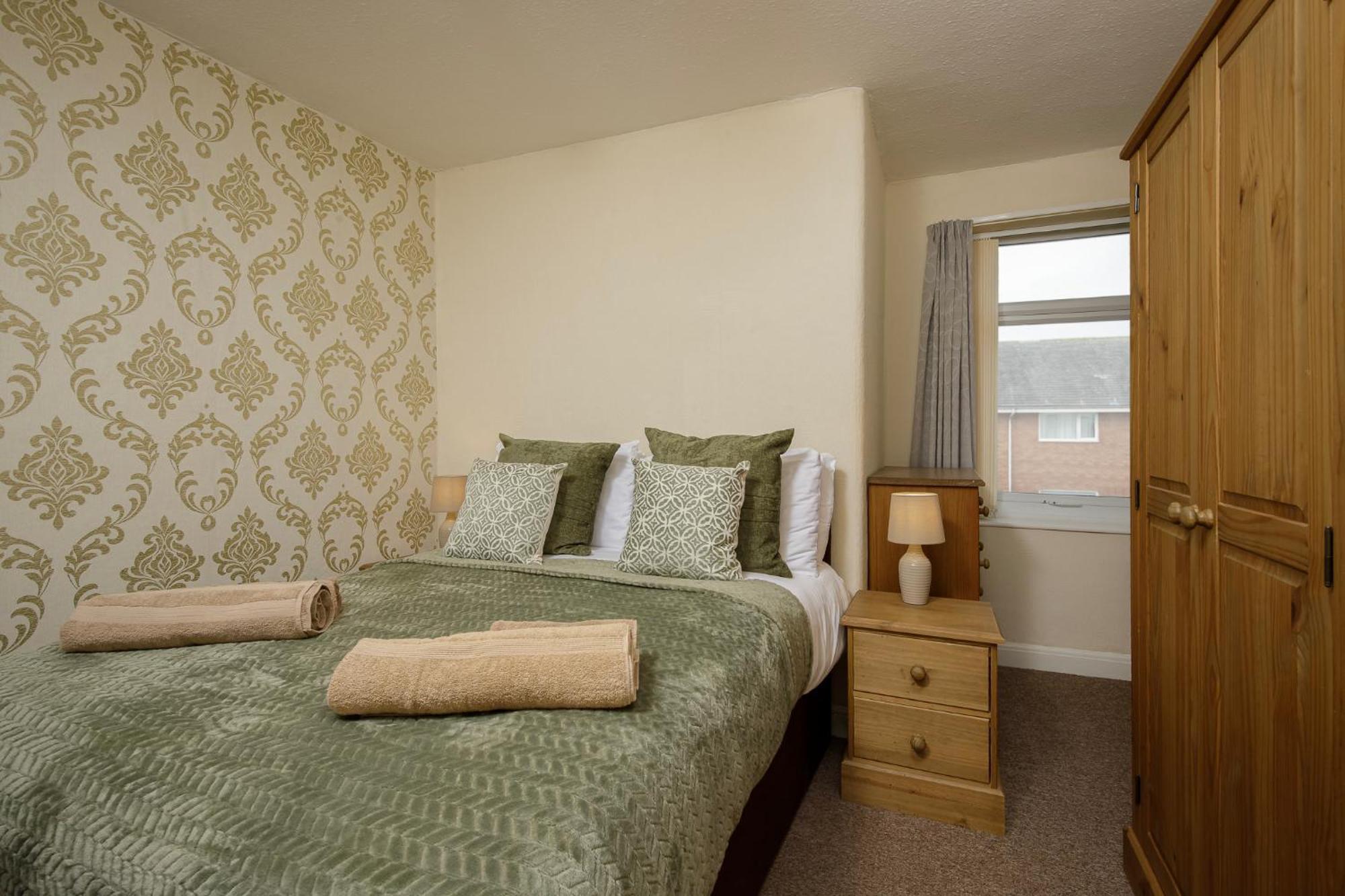 Arnside - Spacious 10-Bedroom Seaside Cottage Blackpool Buitenkant foto