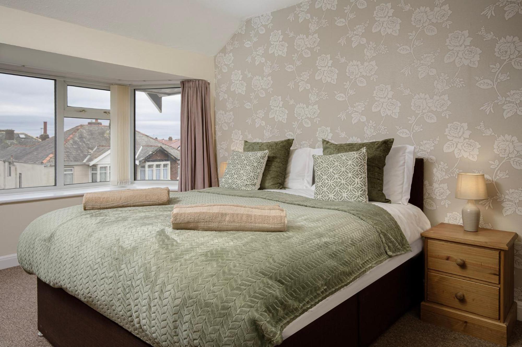 Arnside - Spacious 10-Bedroom Seaside Cottage Blackpool Buitenkant foto